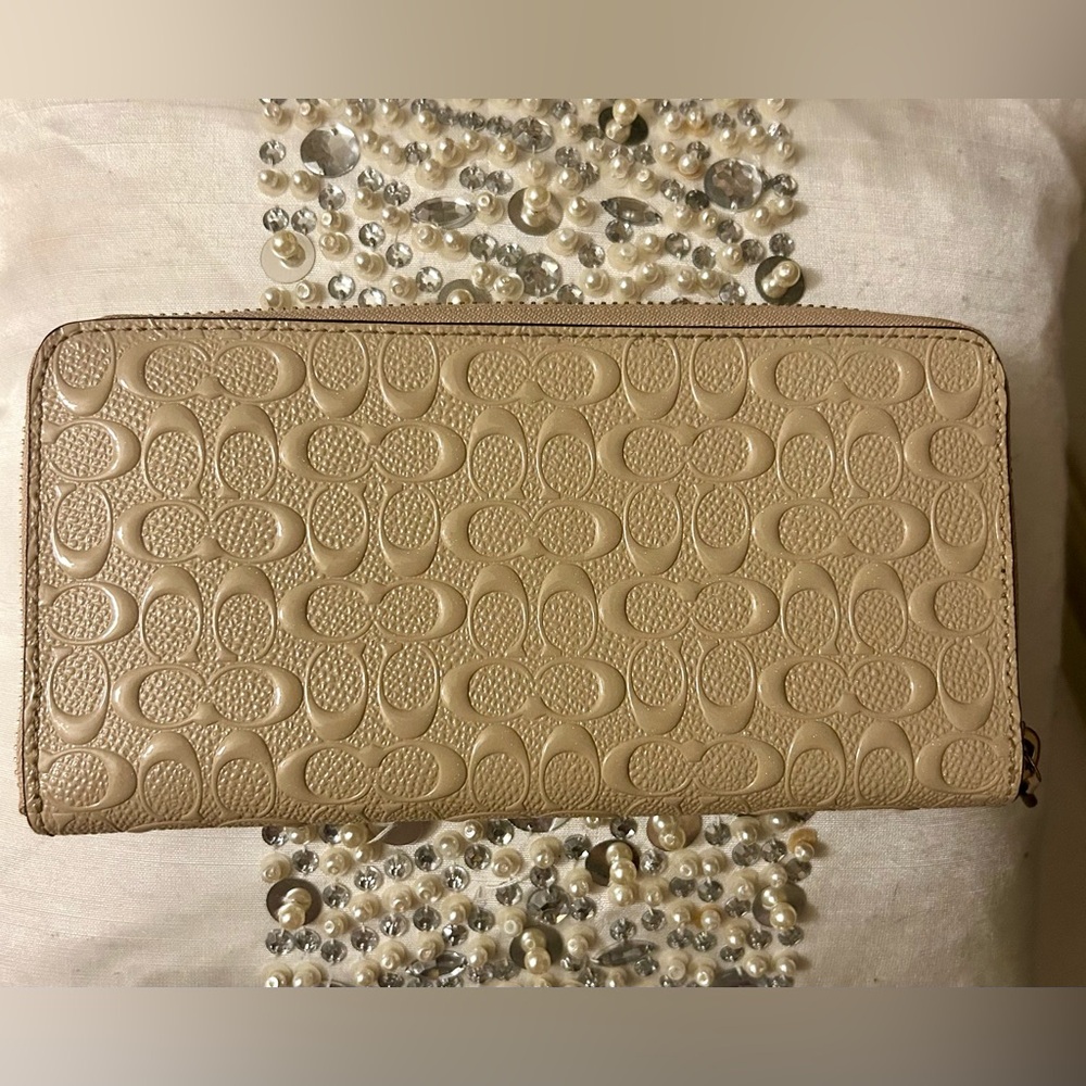 Coach Embossed Wallet - Picture 4 of 10